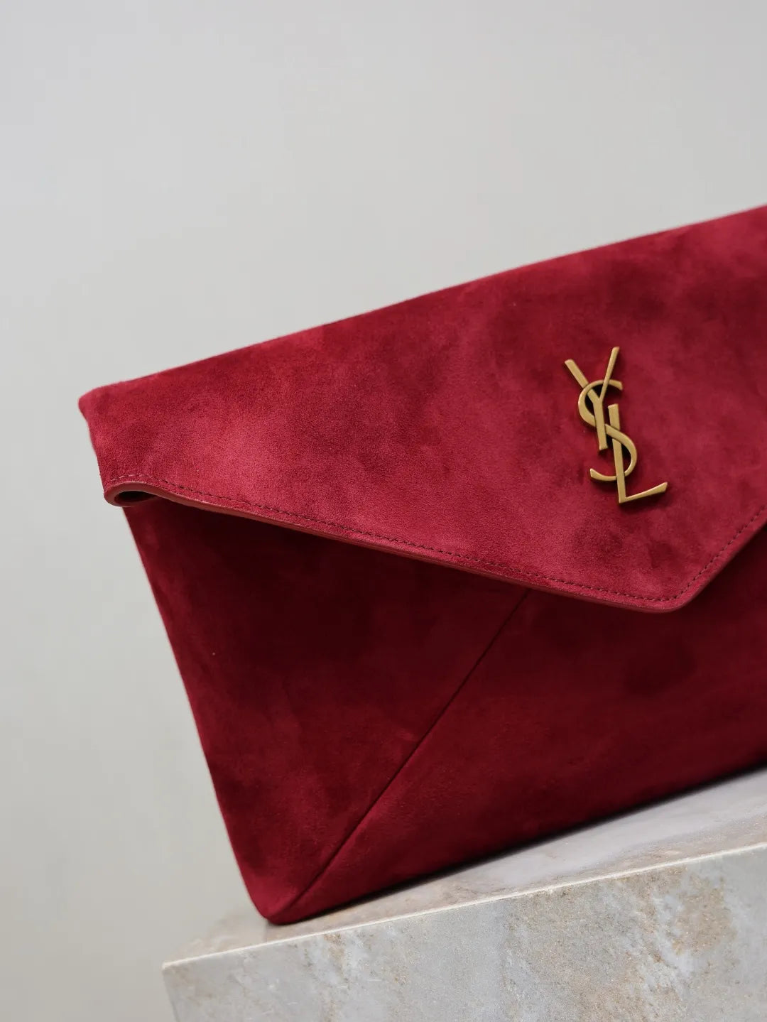 LE Envelope 11.6 in Suede Clutch Bag 769307