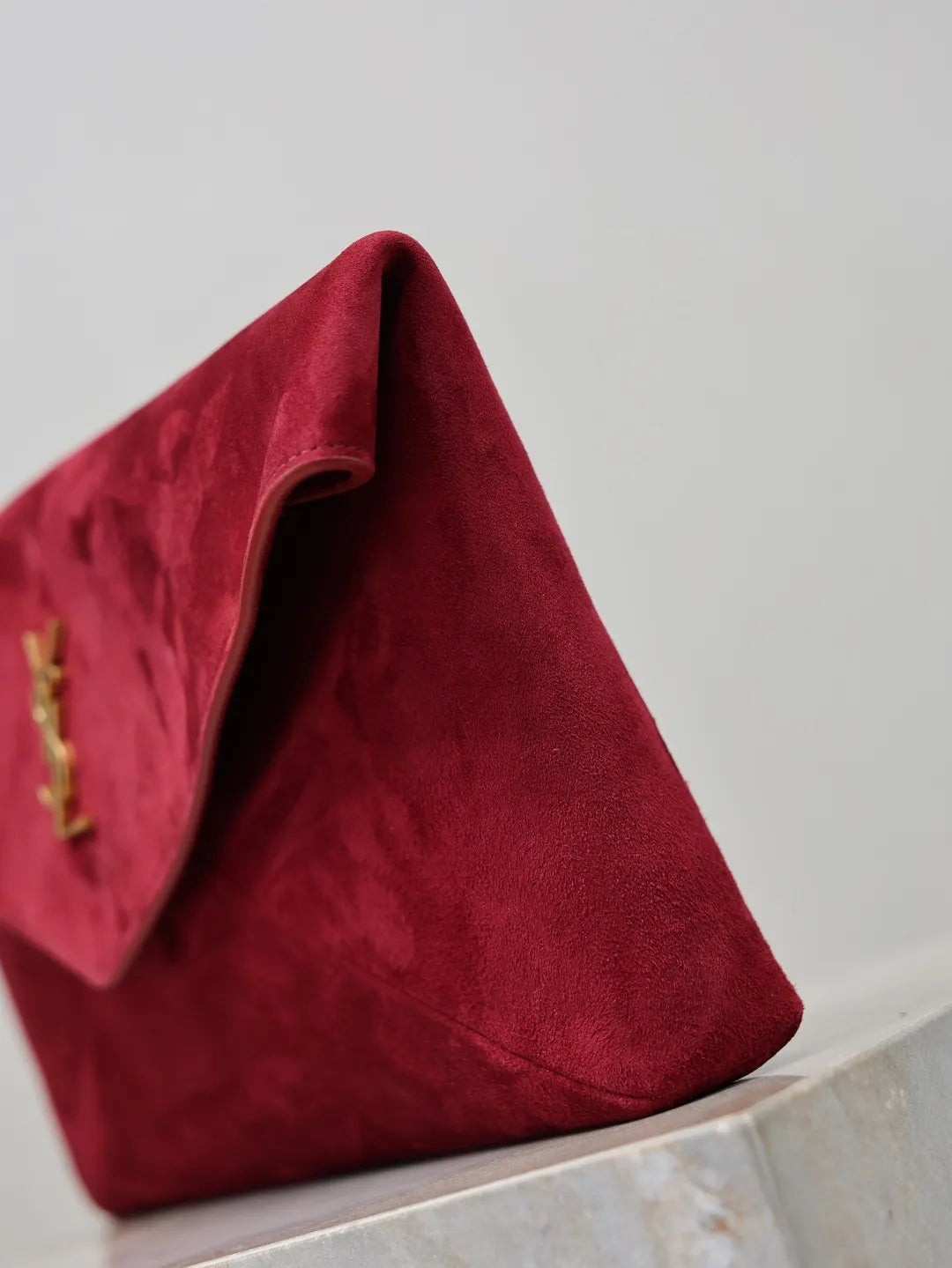 LE Envelope 11.6 in Suede Clutch Bag 769307