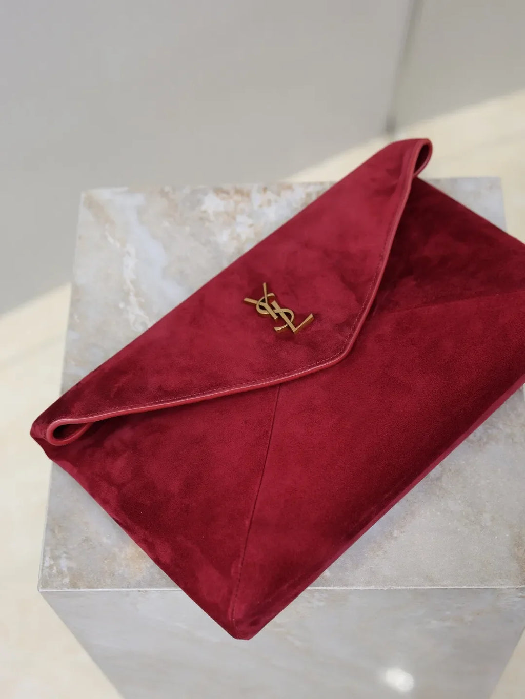 LE Envelope 11.6 in Suede Clutch Bag 769307