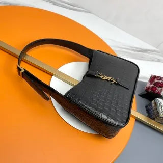 Le5A7 9.8 in Embossed Leather Underarm Bag 657228.Zx