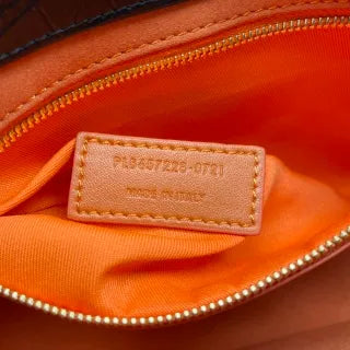Le5A7 9.8 in Embossed Leather Underarm Bag 657228.Zx