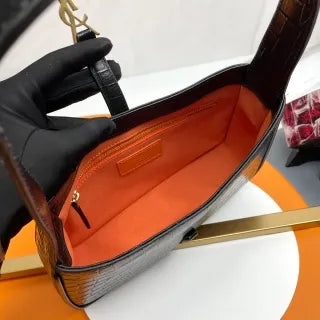 Le5A7 9.8 in Embossed Leather Underarm Bag 657228.Zx