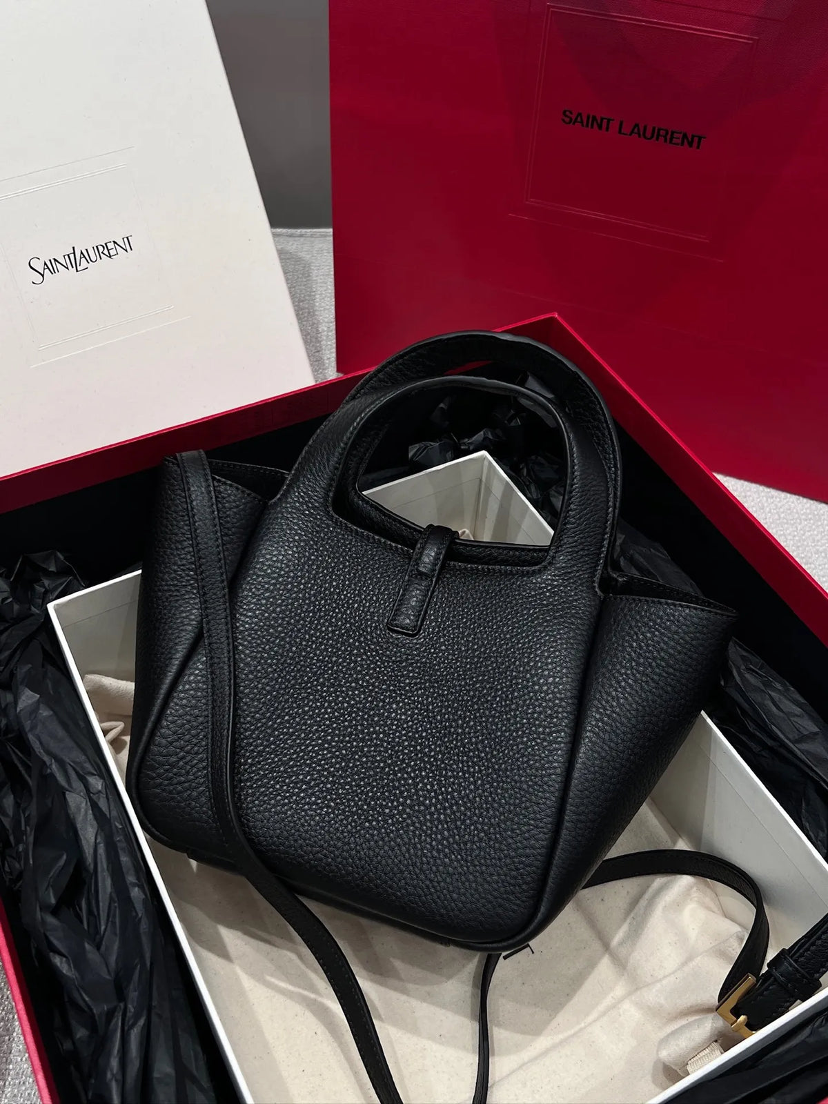 LE5A7 BABY BEA Grained Leather Handbag Black 872469