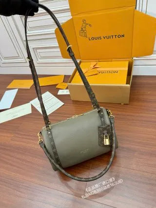 Leather 10.2 in Handbag M26360