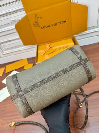 Leather 10.2 in Handbag M26360