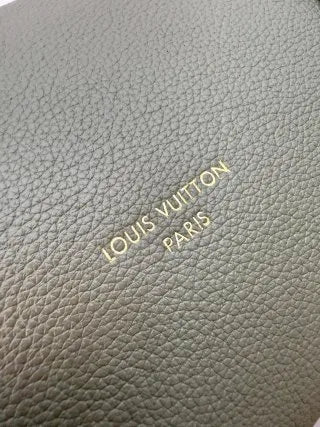 Leather 10.2 in Handbag M26360