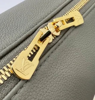 Leather 10.2 in Handbag M26360