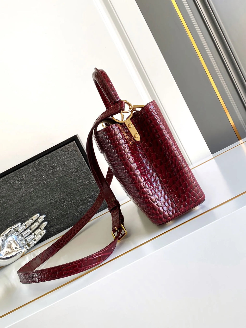 Leather 10.6 in Handbag M92173