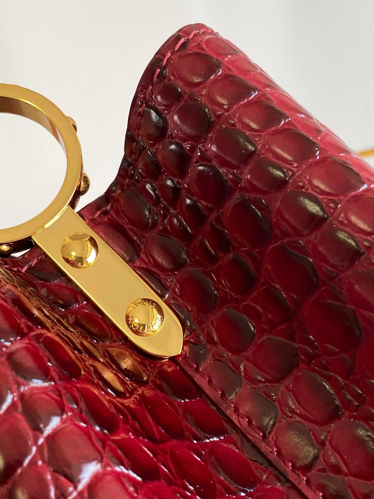 Leather 10.6 in Handbag M92173