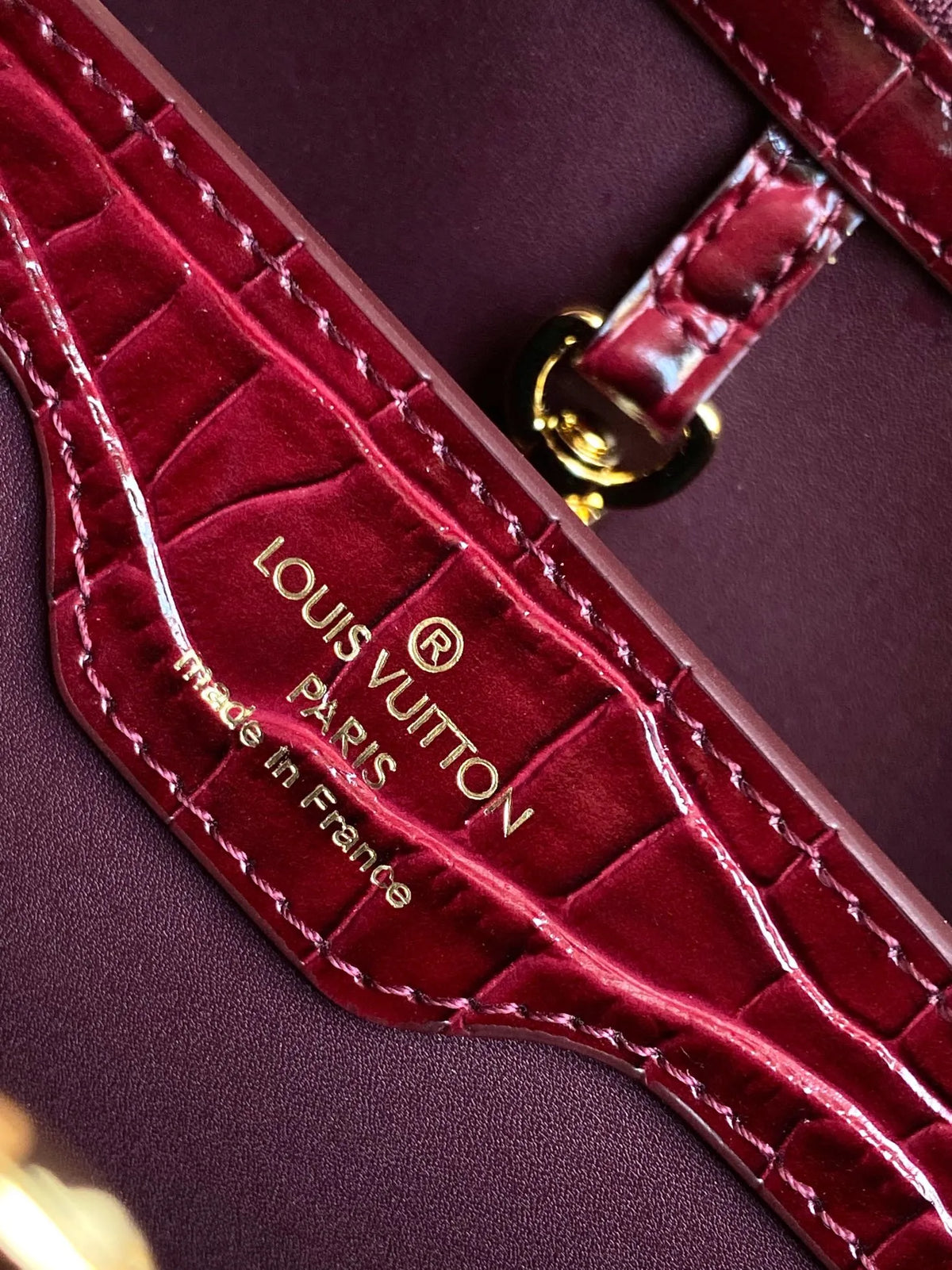 Leather 10.6 in Handbag M92173
