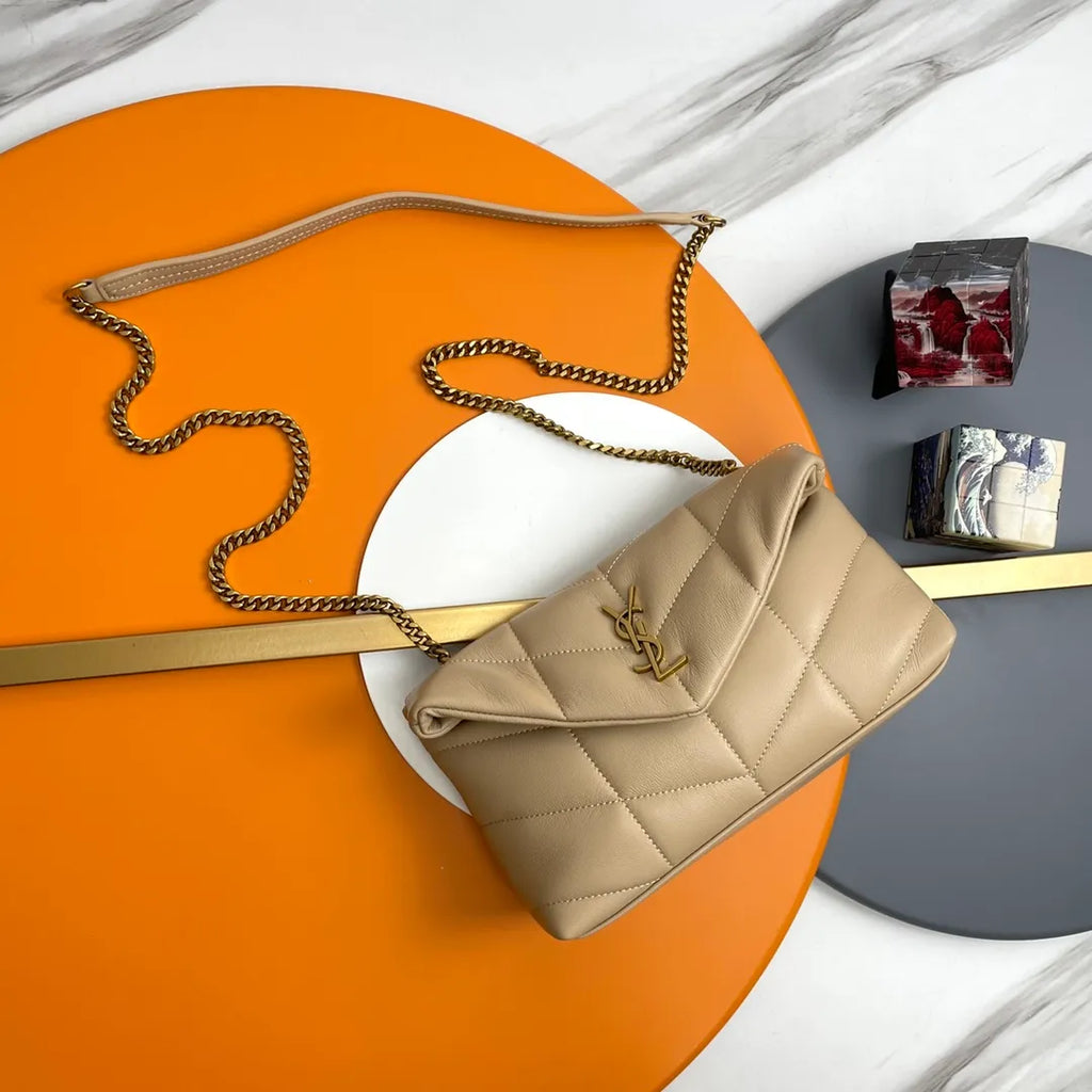 Les Blanche 9.1 in Quilted Lambskin Bag 620333.Zx
