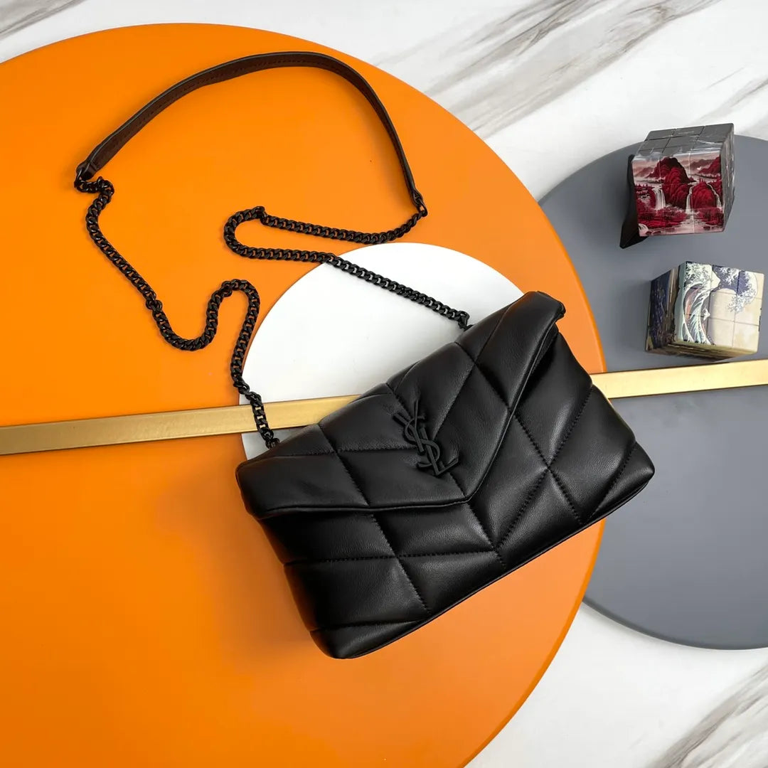 Les Blanche 9.1 in Quilted Lambskin Bag 620333.Zx