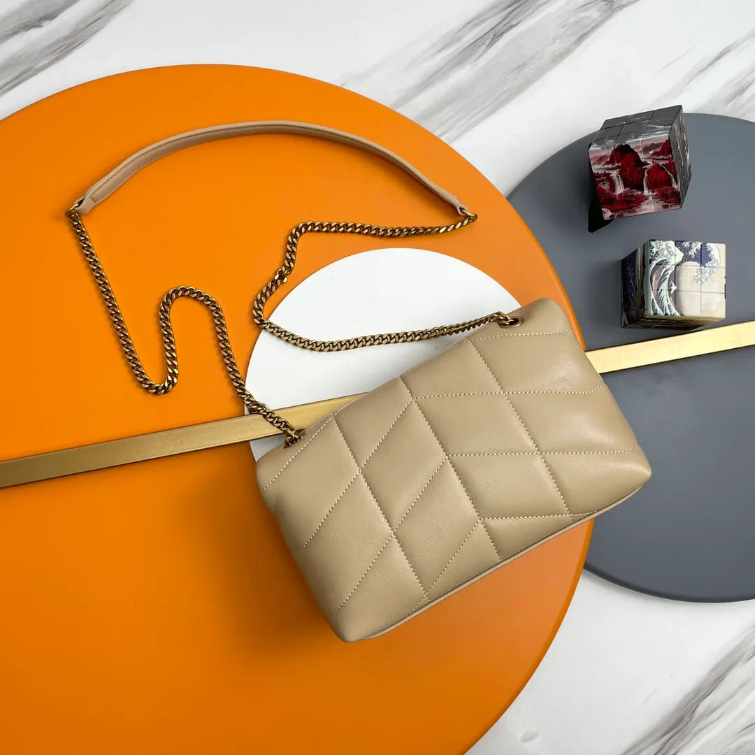 Les Blanche 9.1 in Quilted Lambskin Bag 620333.Zx