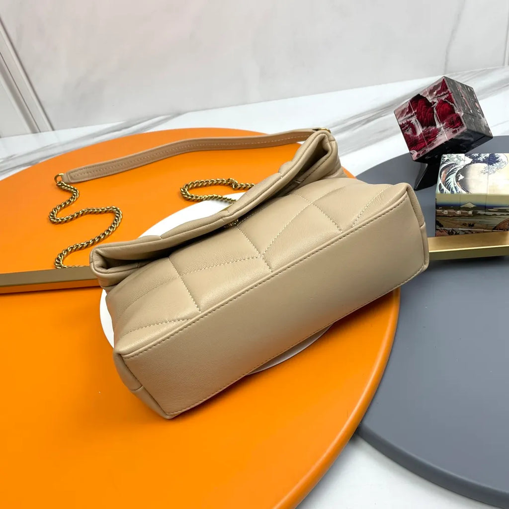Les Blanche 9.1 in Quilted Lambskin Bag 620333.Zx
