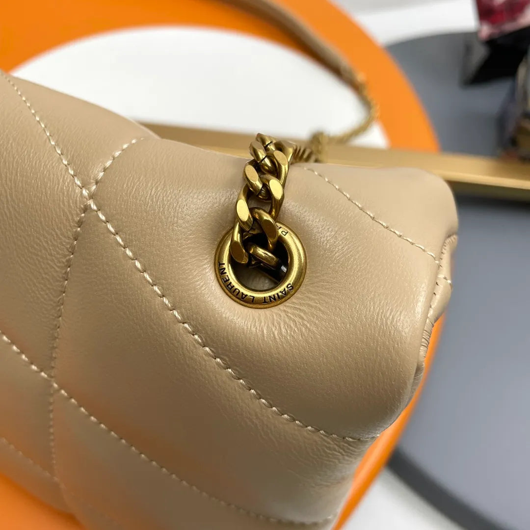 Les Blanche 9.1 in Quilted Lambskin Bag 620333.Zx