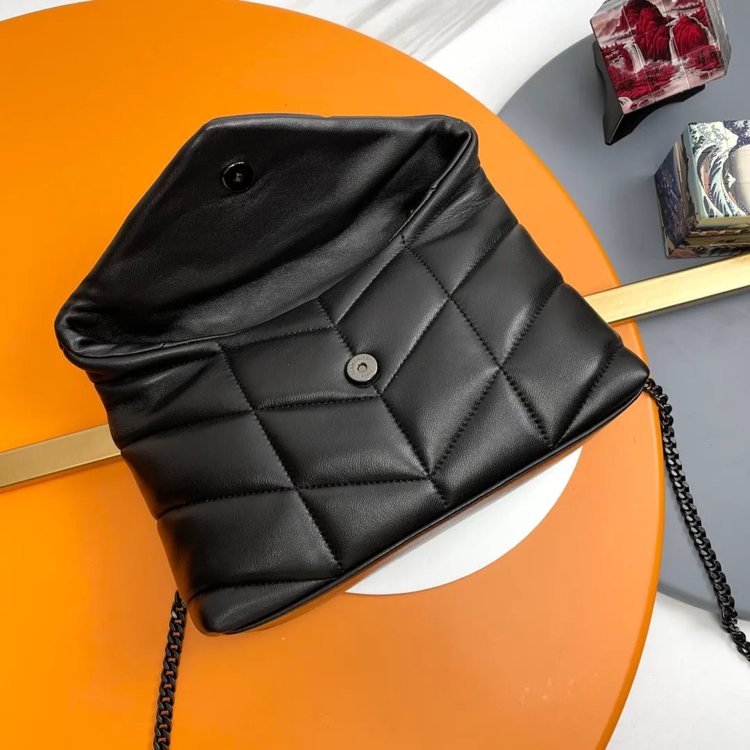 Les Blanche 9.1 in Quilted Lambskin Bag 620333.Zx