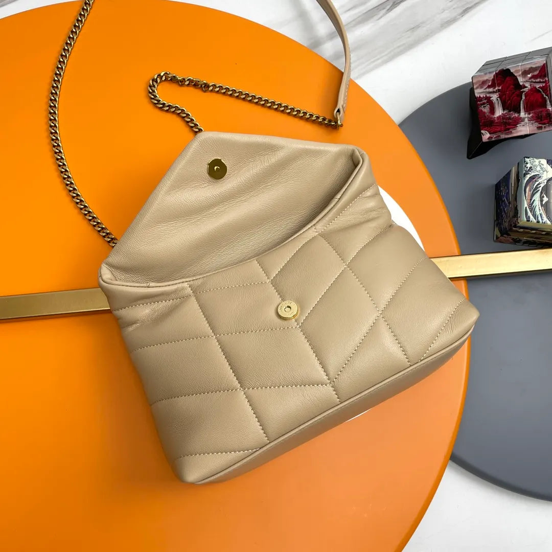 Les Blanche 9.1 in Quilted Lambskin Bag 620333.Zx