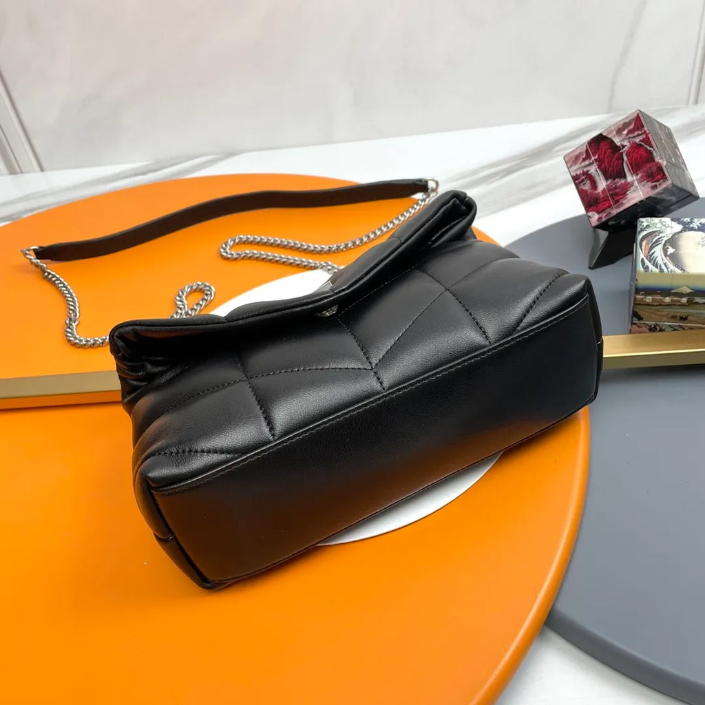 Les Blanche 9.1 in Quilted Lambskin Crossbody Bag 620333.Zx