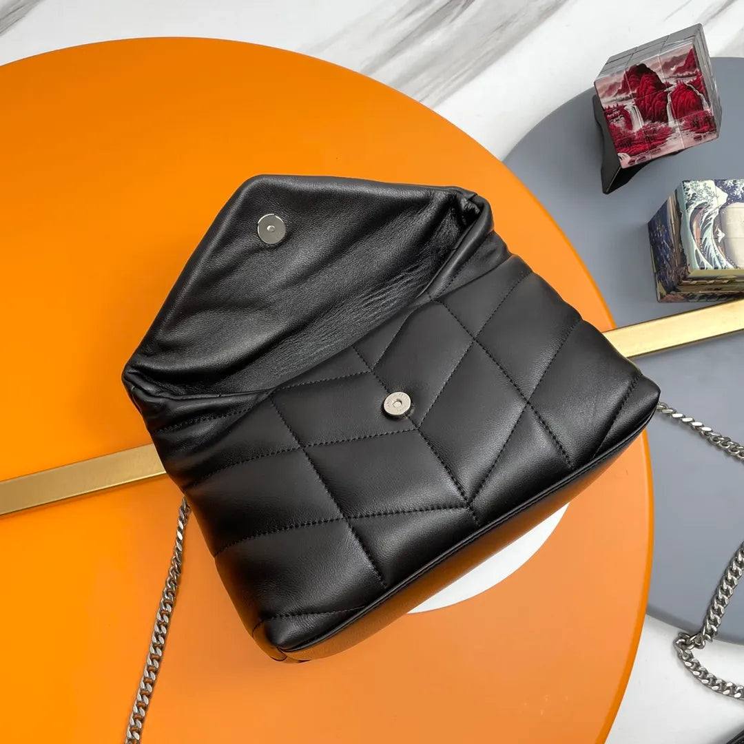 Les Blanche 9.1 in Quilted Lambskin Crossbody Bag 620333.Zx