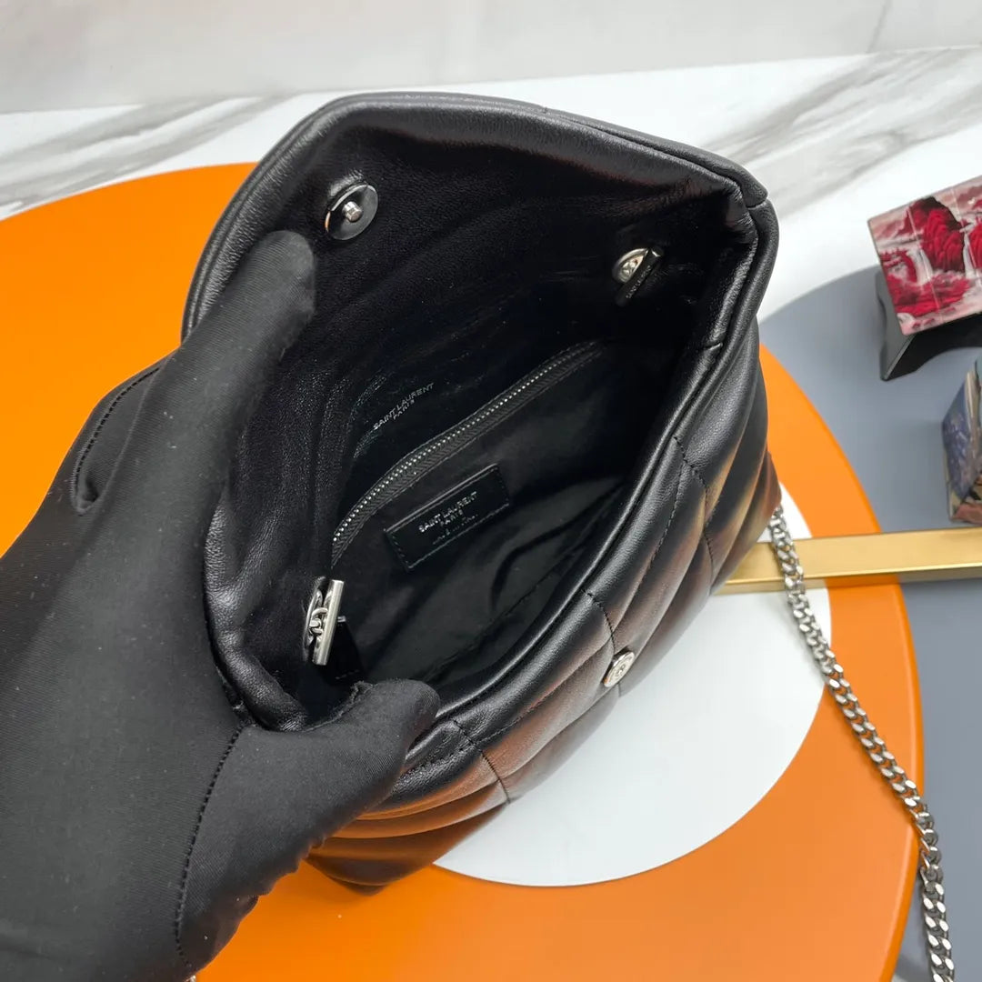 Les Blanche 9.1 in Quilted Lambskin Crossbody Bag 620333.Zx