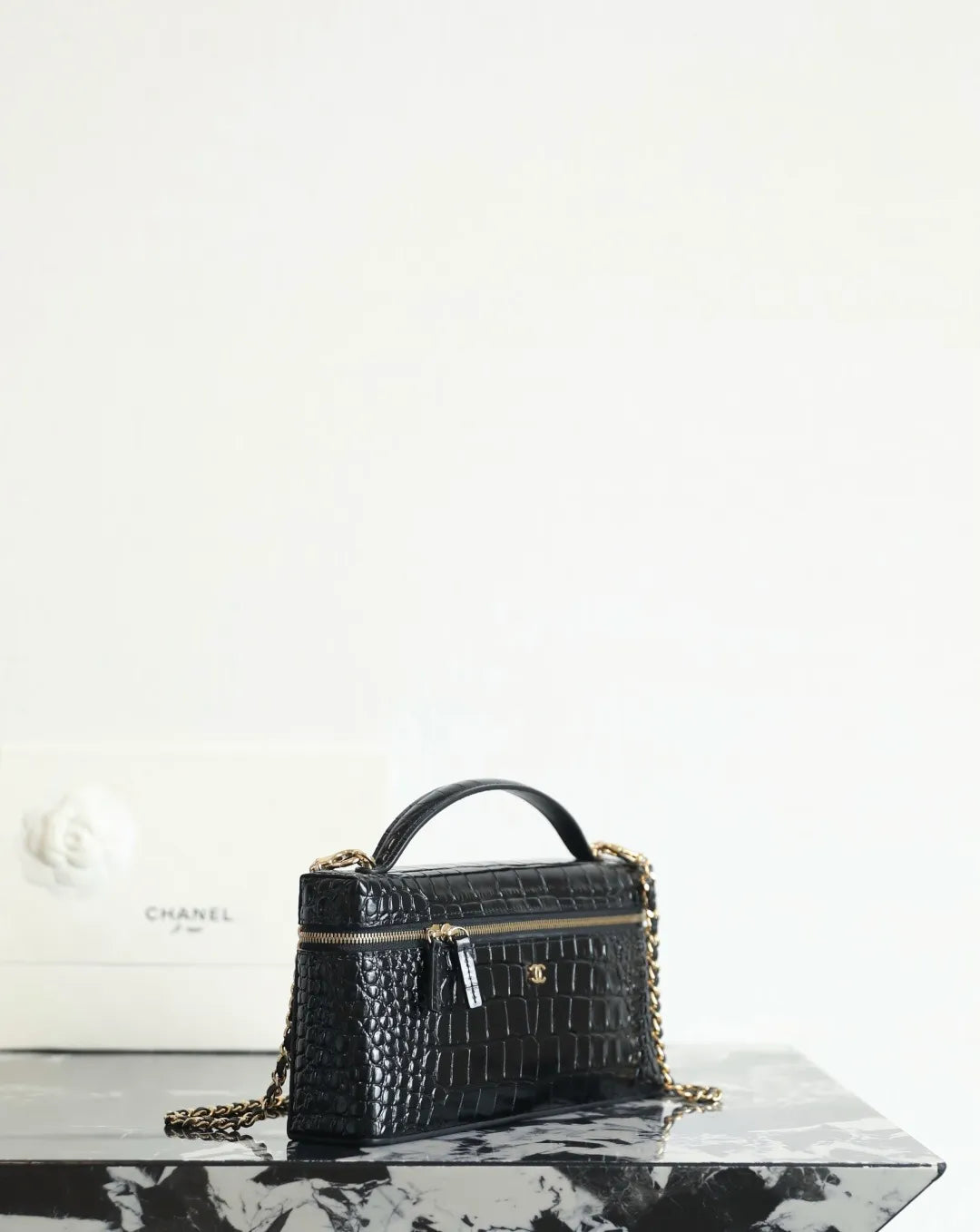 LIFE* 660 Autumn/Winter Chain Clutch Bag Crocodile Leather R-291