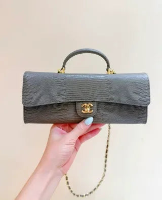 Lizard-Embossed Leather 9.8 in Handbag 26A