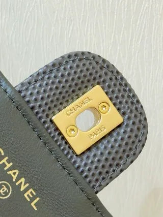 Lizard-Embossed Leather 9.8 in Handbag 26A