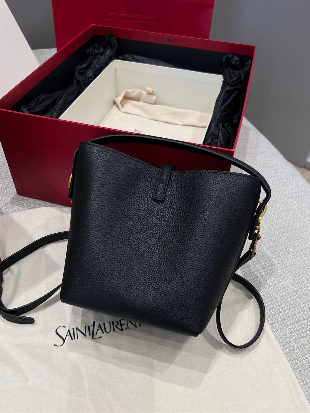 L'Oréal 37 Deerskin Handbag 112552
