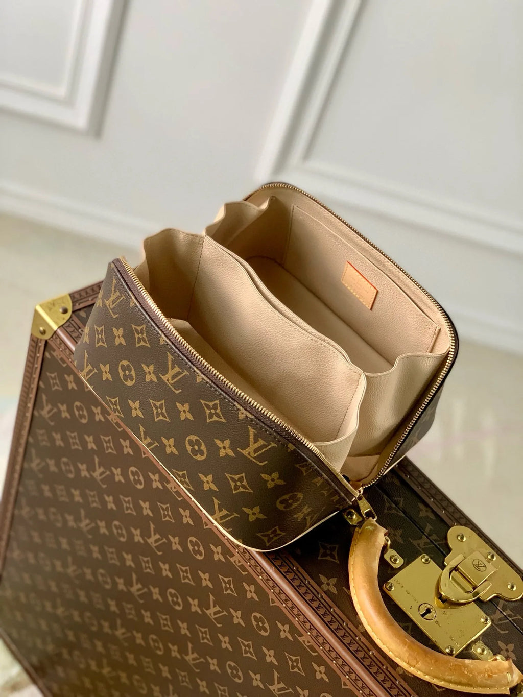 LOU Women's Lou Toiletry Bag