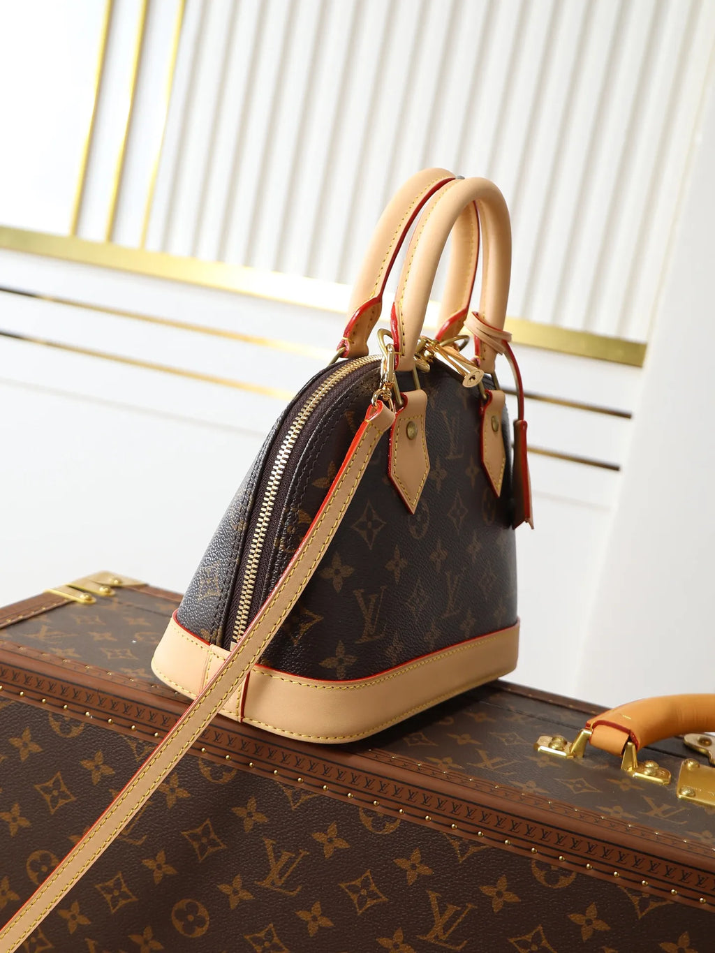 Louis Vuitton Alma Monogram Canvas Handbag M53152