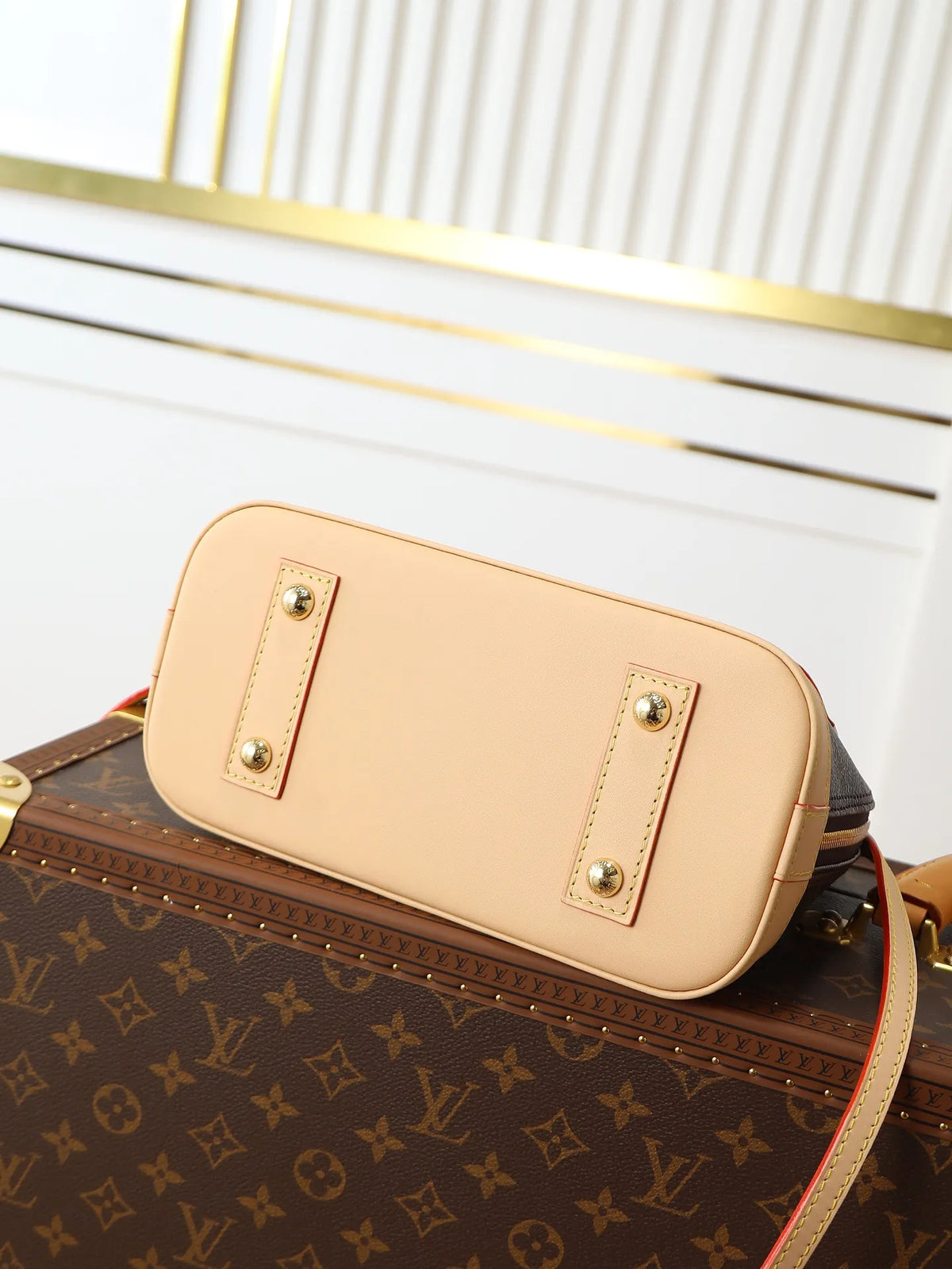Louis Vuitton Alma Monogram Canvas Handbag M53152