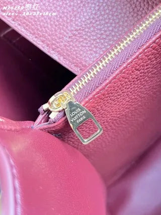 Capucines Souple 15 in Leather Bag M26259