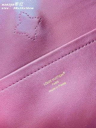 Capucines Souple 15 in Leather Bag M26259
