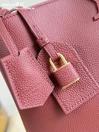 Capucines Souple 15 in Leather Bag M26259