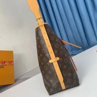 CarryAll MM Monogram Canvas Handbag M46197