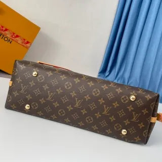 CarryAll MM Monogram Canvas Handbag M46197