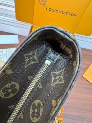 Louis Vuitton Diamond Pattern Leather Bag M12095