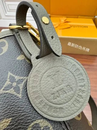 Louis Vuitton Diamond Pattern Leather Bag M12109