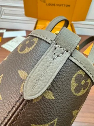 Louis Vuitton Diamond Pattern Leather Bag M12109