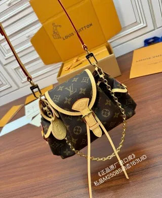 Louis Vuitton Diamond Pattern Leather Bag M25085