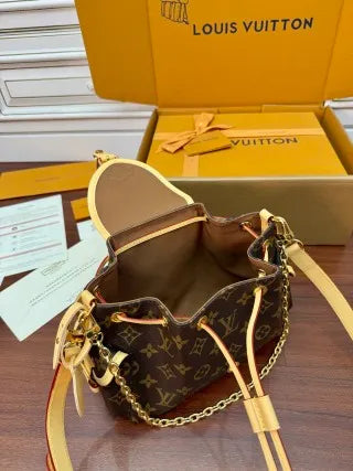 Louis Vuitton Diamond Pattern Leather Bag M25085