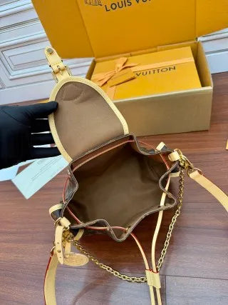 Louis Vuitton Diamond Pattern Leather Bag M25085
