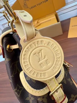 Louis Vuitton Diamond Pattern Leather Bag M25085