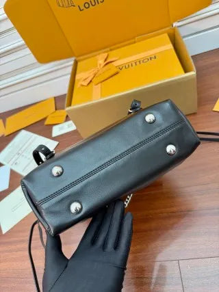 Louis Vuitton Diamond Pattern Leather Bag M25522