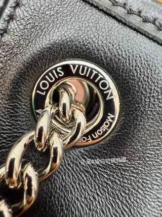 Louis Vuitton Diamond Pattern Leather Bag M25522