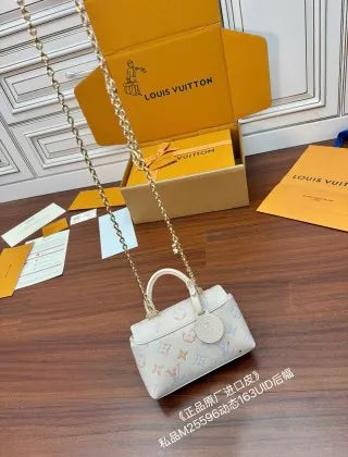 Louis Vuitton Diamond Pattern Leather Bag M25596