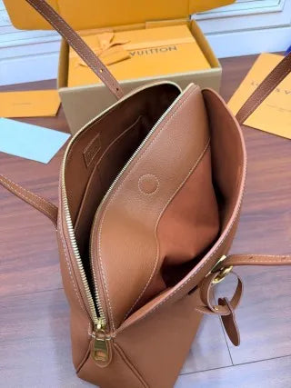 Louis Vuitton Diamond Pattern Leather Bag M26688