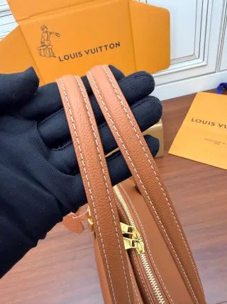 Louis Vuitton Diamond Pattern Leather Bag M26688