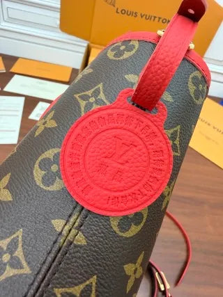 Louis Vuitton Diamond Pattern Leather Bag M28318