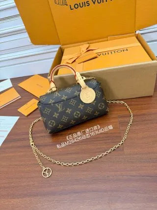 Louis Vuitton Diamond Pattern Leather Bag M28426